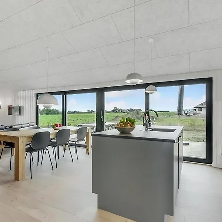 3 Bedroom Beautiful In Casa vacanze *