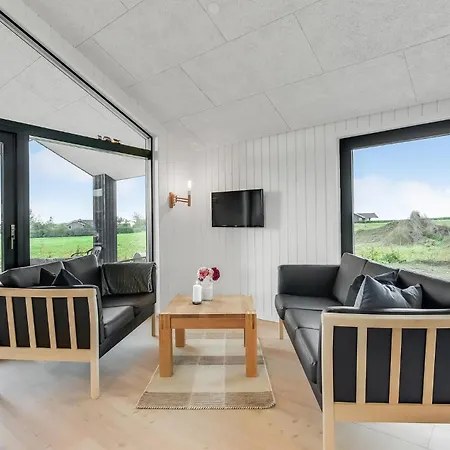 3 Bedroom Beautiful In Casa vacanze