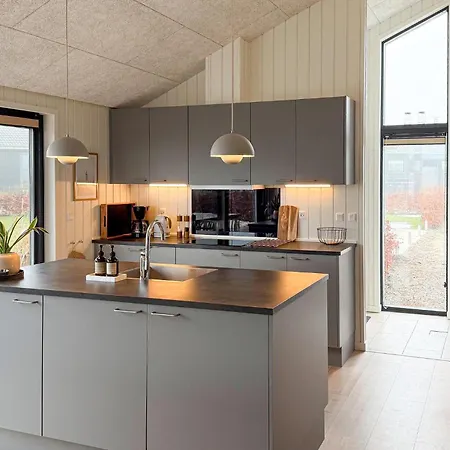 3 Bedroom Beautiful In هادرسليف