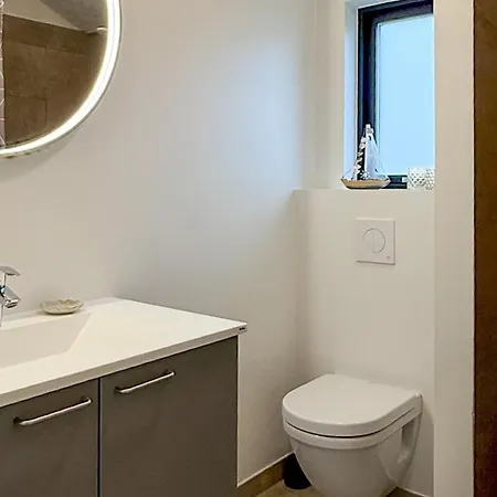 3 Bedroom Beautiful In * 哈泽斯莱乌